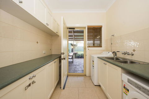 Colonial Court Villas - Accommodation Australia 7
