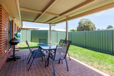 Colonial Court Villas - Accommodation Australia 0