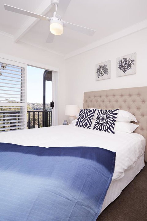 Bright And Spacious Family Home With Leafy Deck - Local Tourism 13