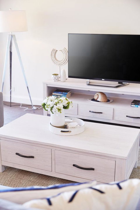 Bright And Spacious Family Home With Leafy Deck - Local Tourism 15