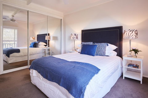 Bright And Spacious Family Home With Leafy Deck - Local Tourism 5