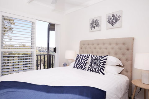 Bright And Spacious Family Home With Leafy Deck - Local Tourism 12