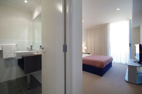 Macquarie Waters Boutique Apartment Hotel - Local Tourism 22
