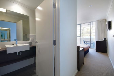 Macquarie Waters Boutique Apartment Hotel - Local Tourism 24