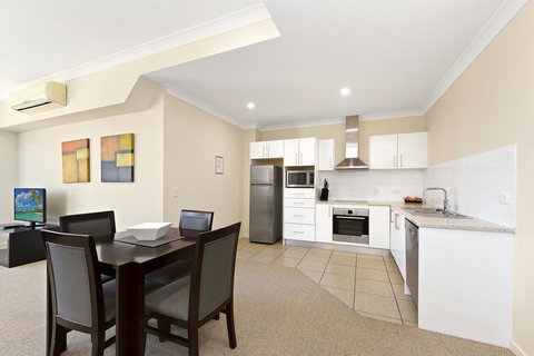 Macquarie Waters Boutique Apartment Hotel - Local Tourism 6