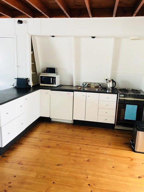 Little Blue Beach House - Local Tourism 11