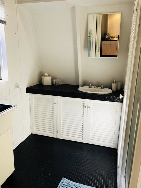 Little Blue Beach House - Local Tourism 13