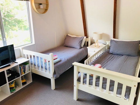 Little Blue Beach House - Local Tourism 5