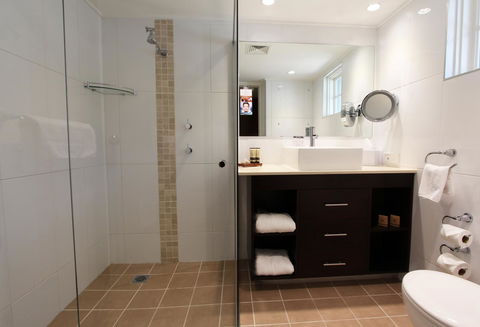 Crowne Plaza Hawkesbury Valley, An IHG Hotel - Australia Shopping 23