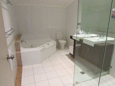 Crowne Plaza Hawkesbury Valley, An IHG Hotel - Australia Shopping 14