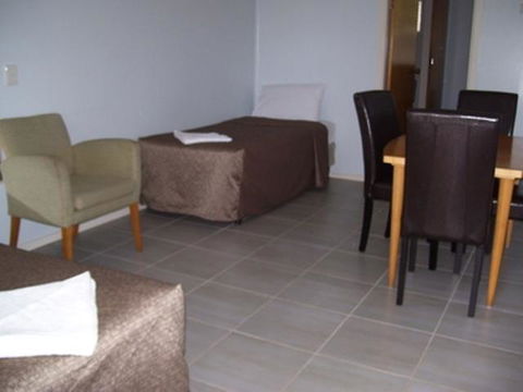 Glenwood Tourist Park & Motel - Accommodation Australia 12
