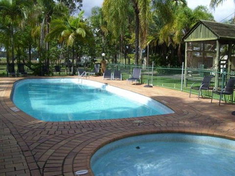 Glenwood Tourist Park & Motel - Accommodation Australia 3