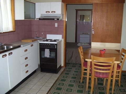 Glenwood Tourist Park & Motel - Accommodation Australia 9