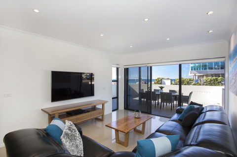 Beachfront 2 - Accommodation Australia 3