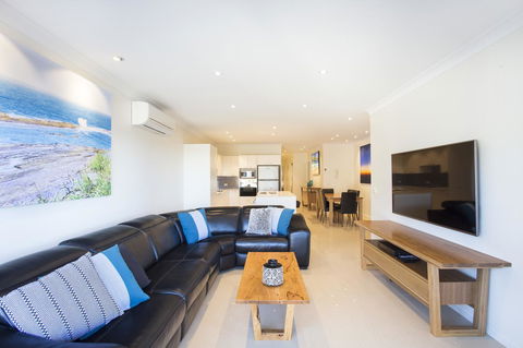 Beachfront 2 - Accommodation Australia 9