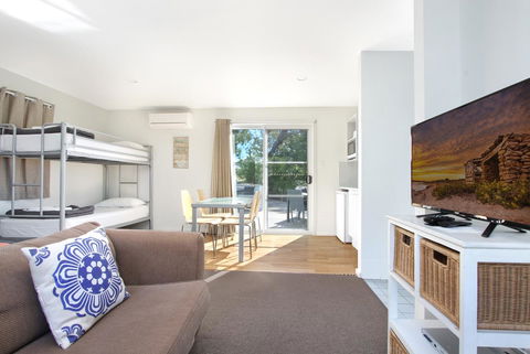 Huskisson Holiday Motel Cabins - Accommodation Australia 1