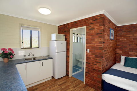 Pelican Motor Inn - Accommodation Australia 36