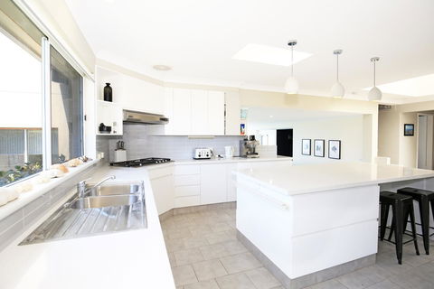 Neptune I Absolute Beachfront I Stunning Views - Australia Shopping 8