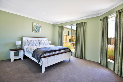 Neptune I Absolute Beachfront I Stunning Views - Australia Shopping 15