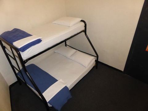 Maze Backpackers - Sydney - Local Tourism 21