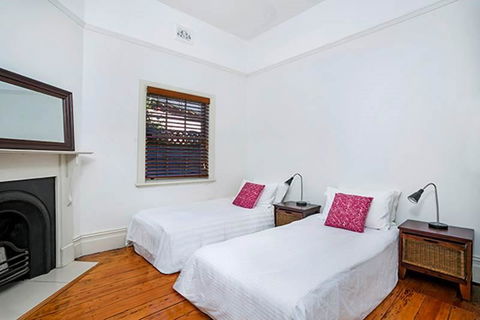 Holiday Home Fairy Bower Road Manly FAB05 - Accommodation Australia 5