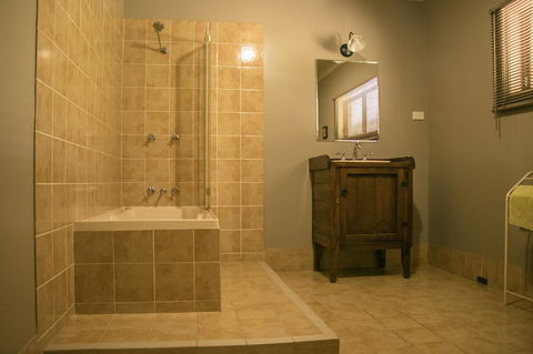 Ironstone Estate Lovedale - Bed n Breakfasts 10