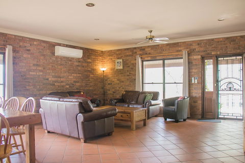 Ironstone Estate Lovedale - Bed n Breakfasts 18
