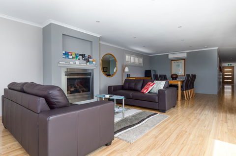 The Edgewater On Greville - Australia Shopping 12