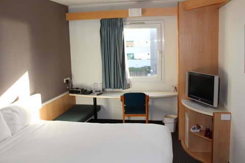 Ibis Newcastle - Accommodation Australia 8