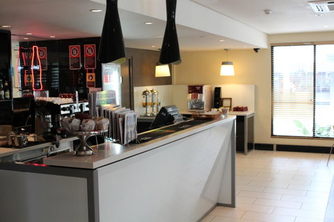 Ibis Newcastle - Accommodation Australia 7