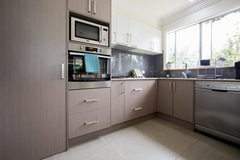 Armidale Cottage - House 2 - Australia Shopping 15