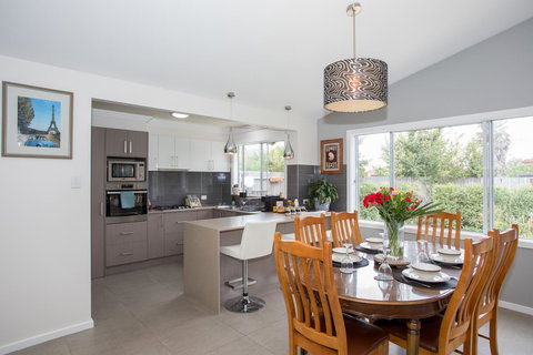 Armidale Cottage - House 2 - Australia Shopping 18