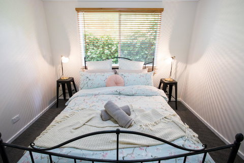 Armidale Cottage - House 2 - Australia Shopping 25