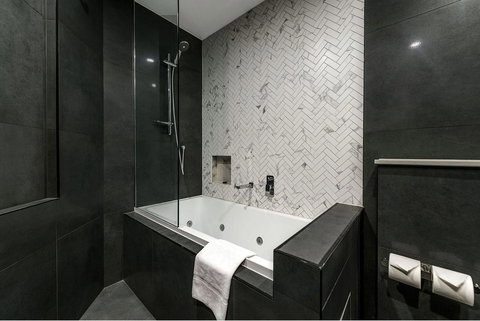 Holiday Inn & Suites - Parramatta Marsden Street, An IHG Hotel - Australia Shopping 6