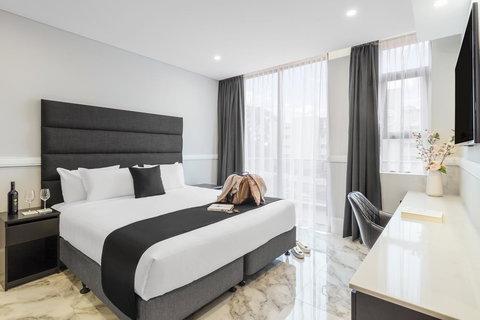 Holiday Inn & Suites - Parramatta Marsden Street, An IHG Hotel - Australia Shopping 17