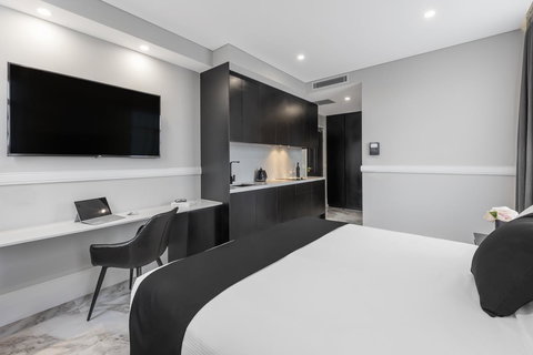 Holiday Inn & Suites - Parramatta Marsden Street, An IHG Hotel - Australia Shopping 19