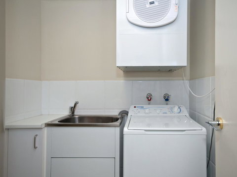 Messines Street, Breakwater Apartment, 104 - Accommodation Australia 10