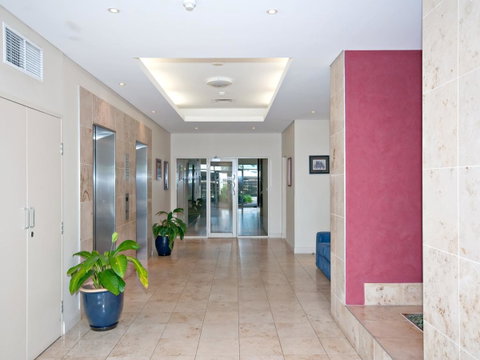 Messines Street, Breakwater Apartment, 104 - Accommodation Australia 14