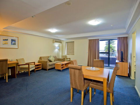 Oaks The Entrance Waterfront Suites - Accommodation Australia 8
