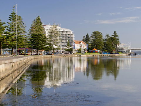 Oaks The Entrance Waterfront Suites - Accommodation Australia 4