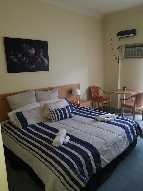 Rest Easy Motel - Local Tourism 40