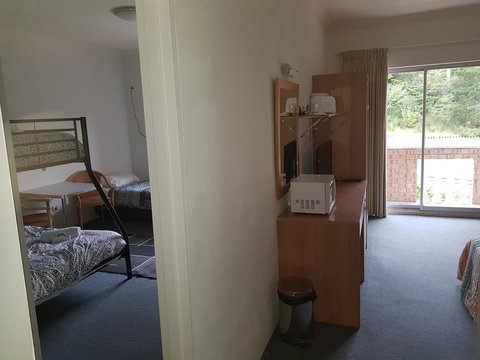 Rest Easy Motel - Local Tourism 35