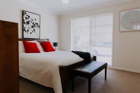 Central Wagga Self Catering Apartment - Accommodation Australia 9