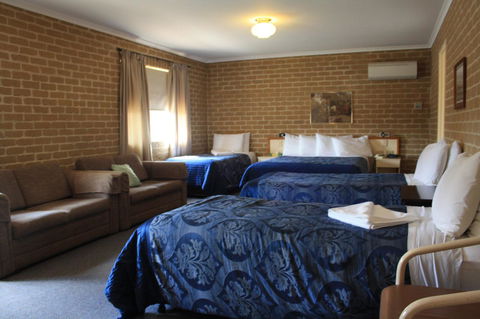 Grand Manor Motor Inn - Accommodation Australia 1