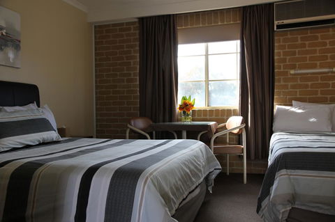 Grand Manor Motor Inn - Accommodation Australia 6