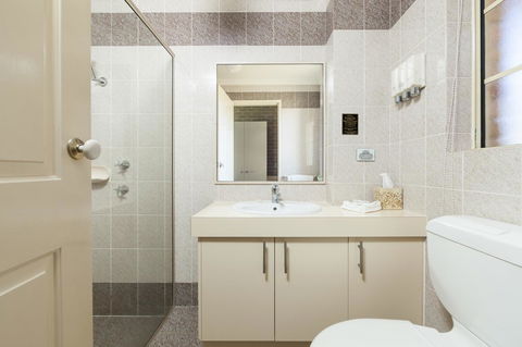 Grand Manor Motor Inn - Accommodation Australia 9
