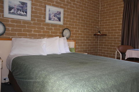 Grand Manor Motor Inn - Accommodation Australia 5