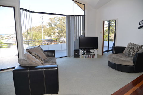 The Boat House - Accommodation Australia 9