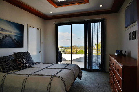 The Boat House - Accommodation Australia 11