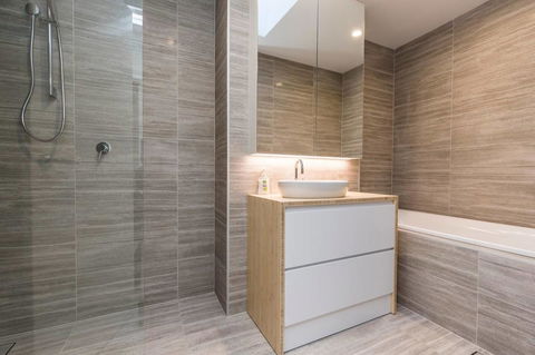 Nobbs Â· Executive 2 Storey Sydney Apartment With Pool - Local Tourism 10